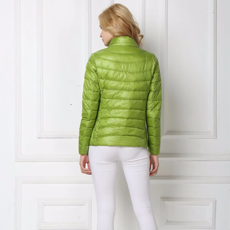 Leichte Daunenjacke Damen mit Kapuze – wärmende Steppjacke mit Reißverschluss