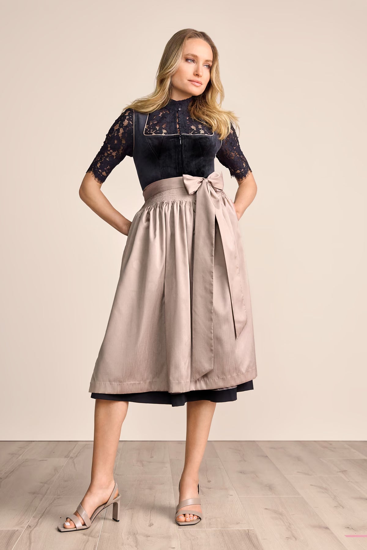 Dirndl Damen midilang in Schwarz – Trachtenkleid (70 cm)