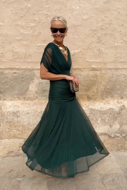 Abendkleid mit V-Ausschnitt – elegantes Maxikleid mit Plissee-Taille