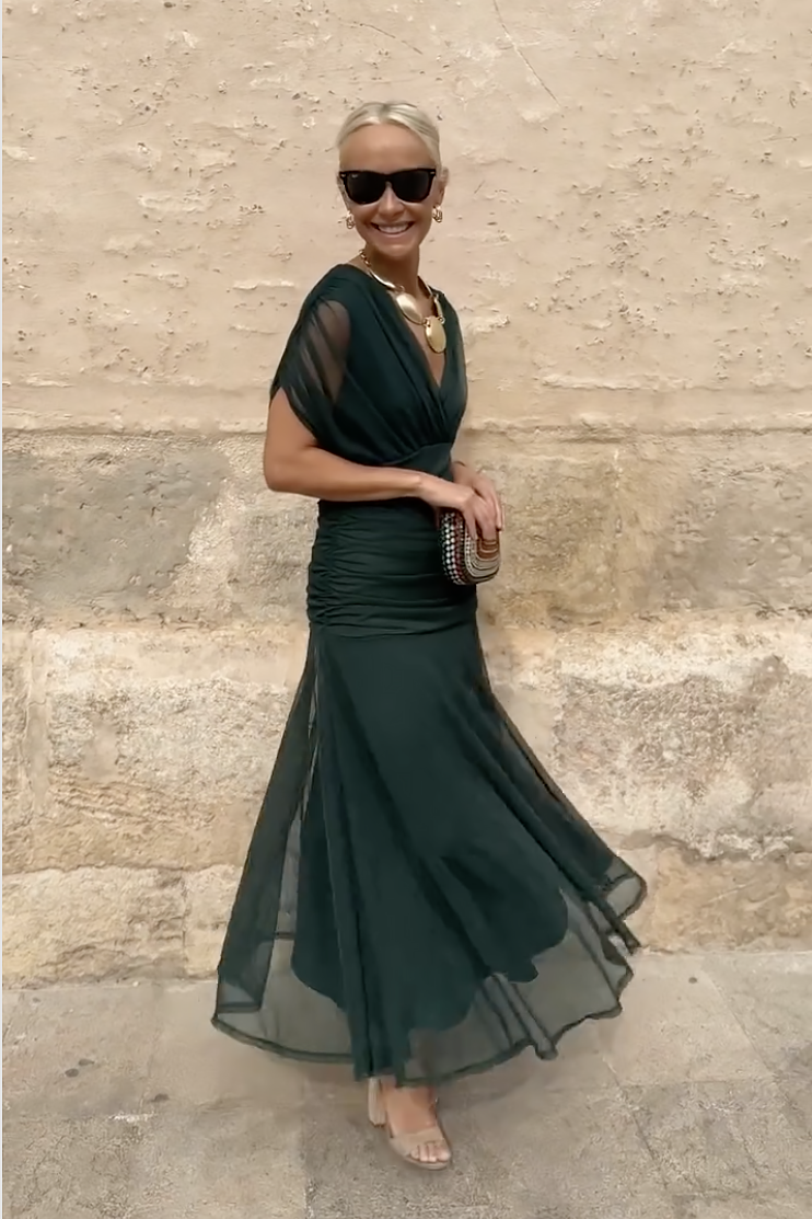 Abendkleid mit V-Ausschnitt – elegantes Maxikleid mit Plissee-Taille
