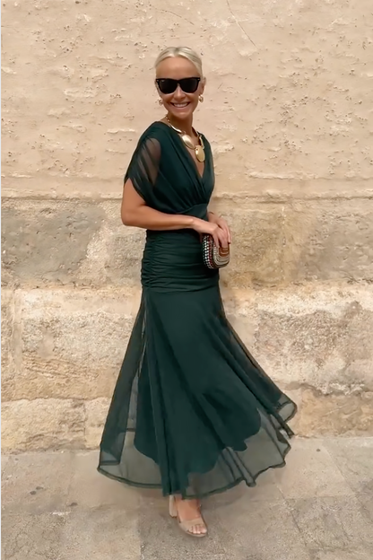 Abendkleid mit V-Ausschnitt – elegantes Maxikleid mit Plissee-Taille