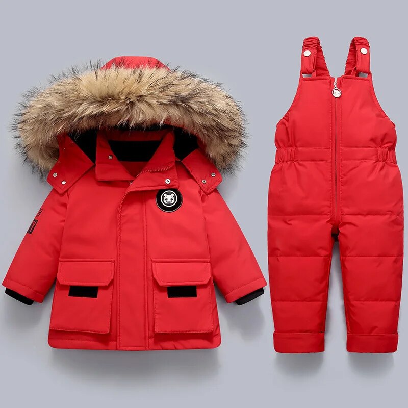 Kindermantel und Overall für den Winter