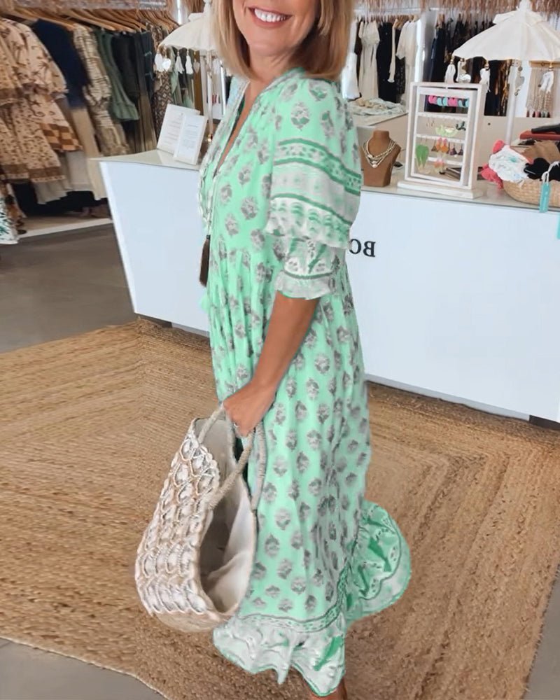 Kleid mit Blumenmuster und V-Ausschnitt – fließendes Sommerkleid