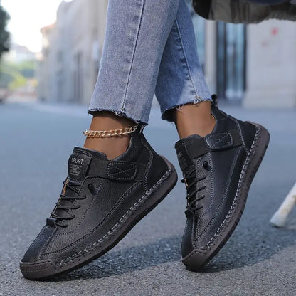 Orthopädische Sneaker Damen – bequeme Plateau-Sneaker mit Fußbett, Vorderansicht