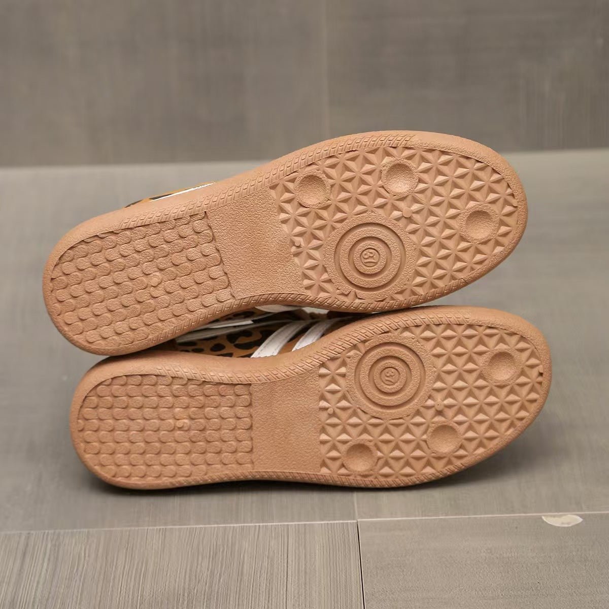 Orthopädische Sneaker Damen aus Wildleder – Wide-Fit-Schuhe, Detailansicht