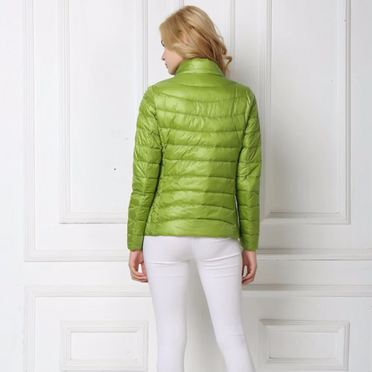Leichte Daunenjacke Damen mit Kapuze – wärmende Steppjacke mit Reißverschluss