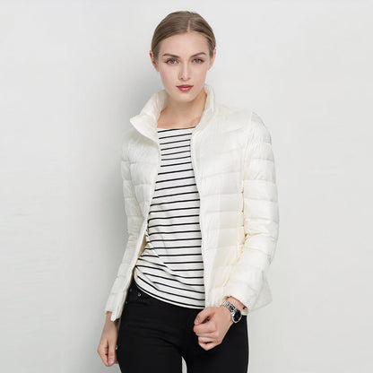 Leichte Daunenjacke Damen mit Kapuze – wärmende Steppjacke mit Reißverschluss