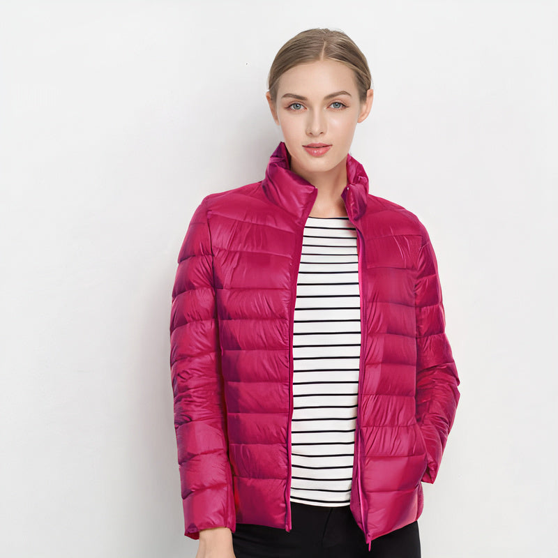 Leichte Daunenjacke Damen mit Kapuze – wärmende Steppjacke mit Reißverschluss
