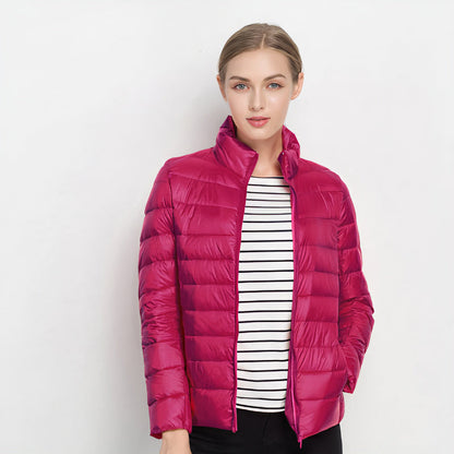 Leichte Daunenjacke Damen mit Kapuze – wärmende Steppjacke mit Reißverschluss