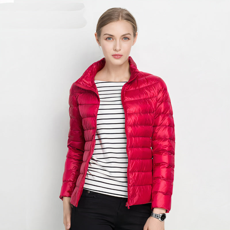 Leichte Daunenjacke Damen mit Kapuze – wärmende Steppjacke mit Reißverschluss