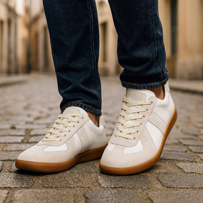 Schnürsneaker aus Kunstleder – klassische Sneaker mit rutschfester Sohle