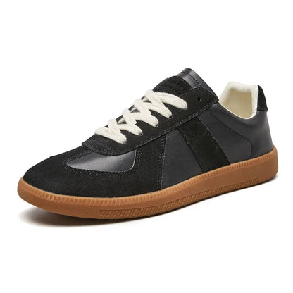 Schnürsneaker aus Kunstleder – klassische Sneaker mit rutschfester Sohle