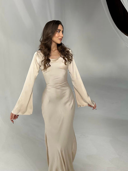Langärmliges Maxikleid aus Satin – elegantes Kleid mit A-Linie