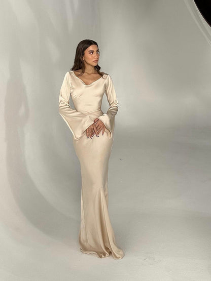 Langärmliges Maxikleid aus Satin – elegantes Kleid mit A-Linie