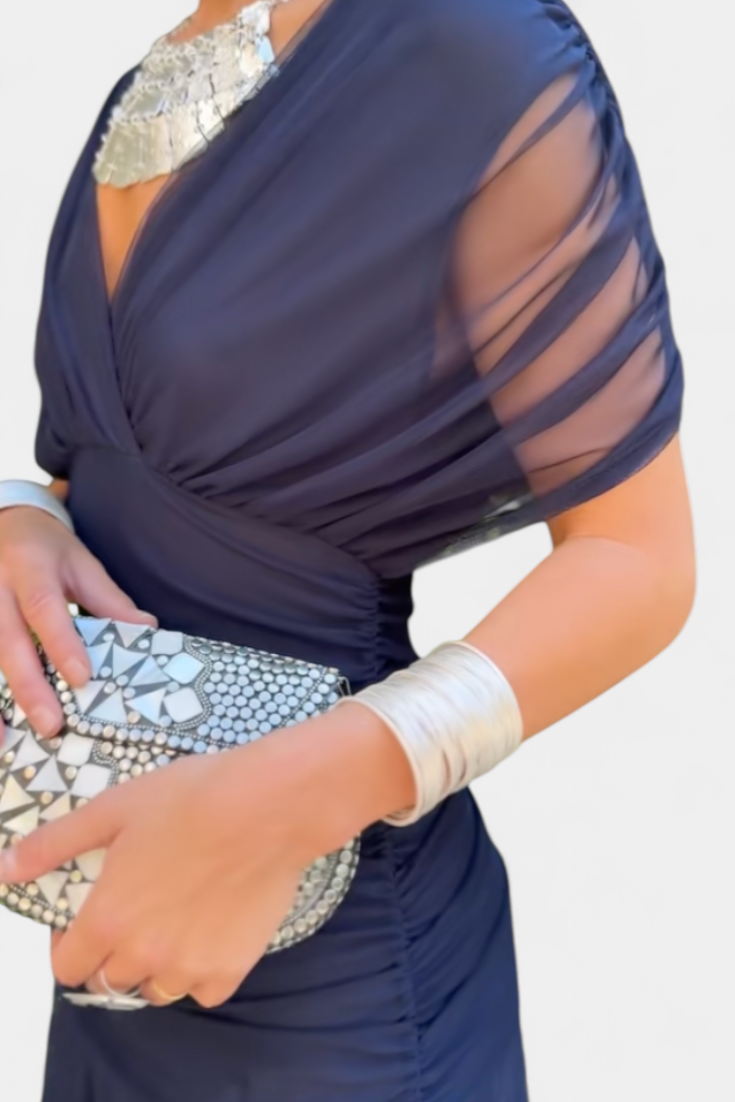 Maxikleid mit V-Ausschnitt – fließendes Sommerkleid mit Raffung