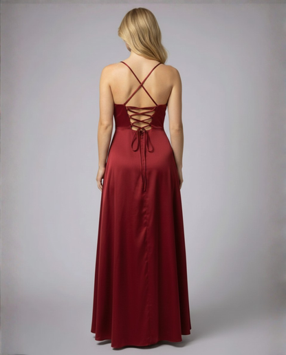 Elegantes Maxikleid mit drapiertem Ausschnitt und Beinschlitz