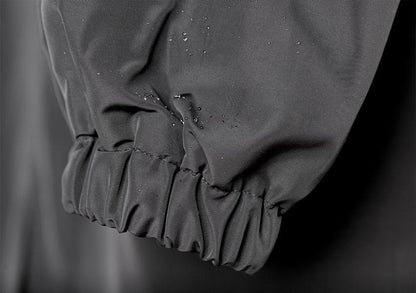 Regenmantel aus wasserabweisendem Stoff – Regenjacke mit großer Kapuze