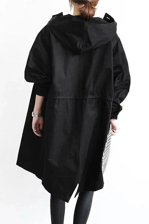 Regenmantel aus wasserabweisendem Stoff – Regenjacke mit großer Kapuze