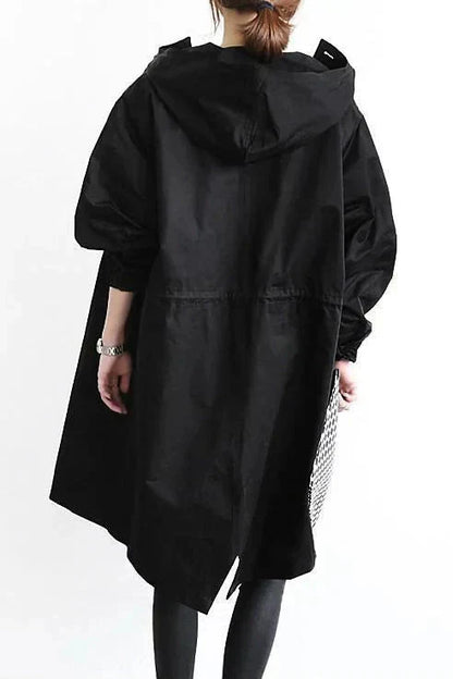 Regenmantel aus wasserabweisendem Stoff – Regenjacke mit großer Kapuze