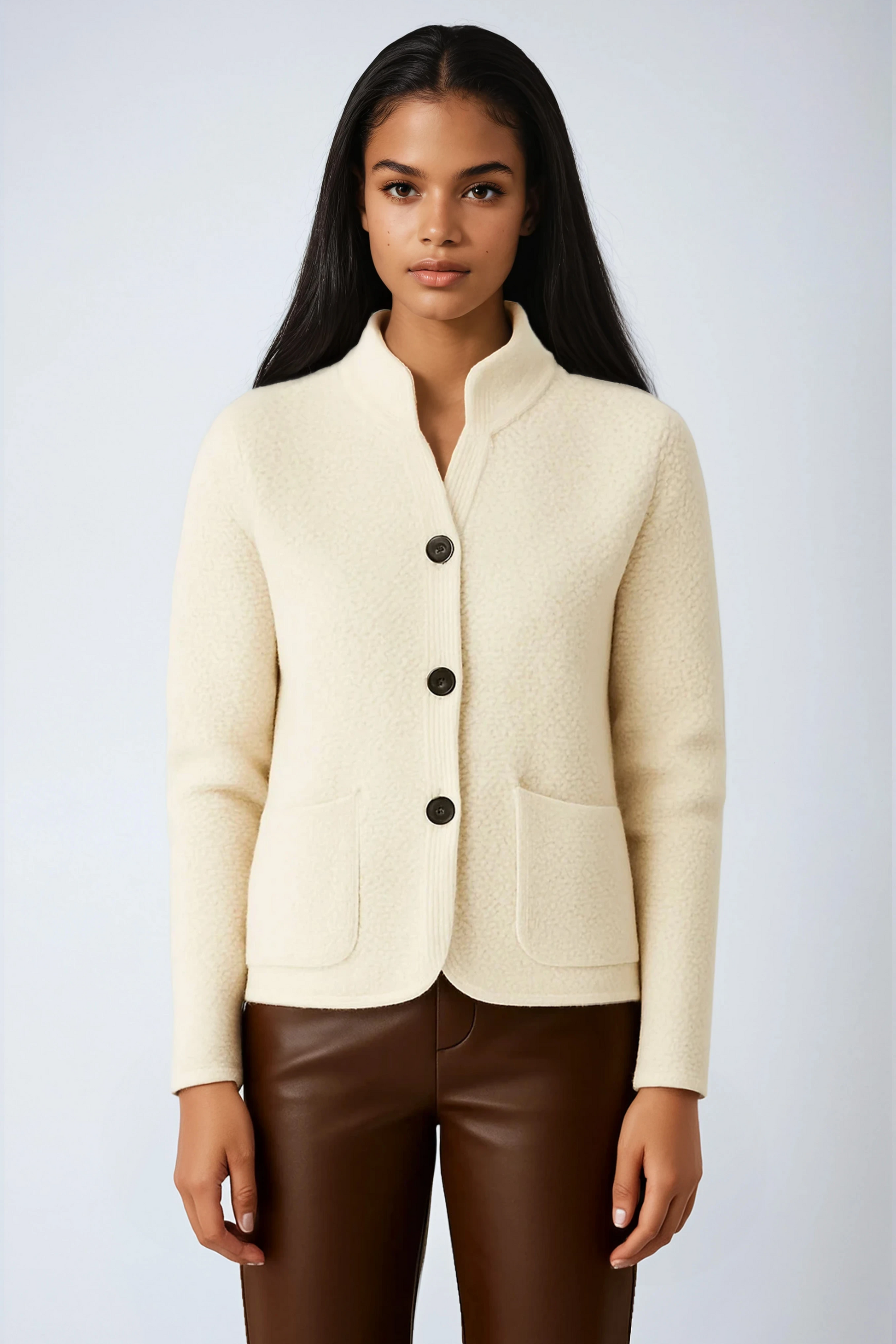 Woll-Strickjacke Damen aus Wolle mit Stehkragen – Cardigan, Studioaufnahme