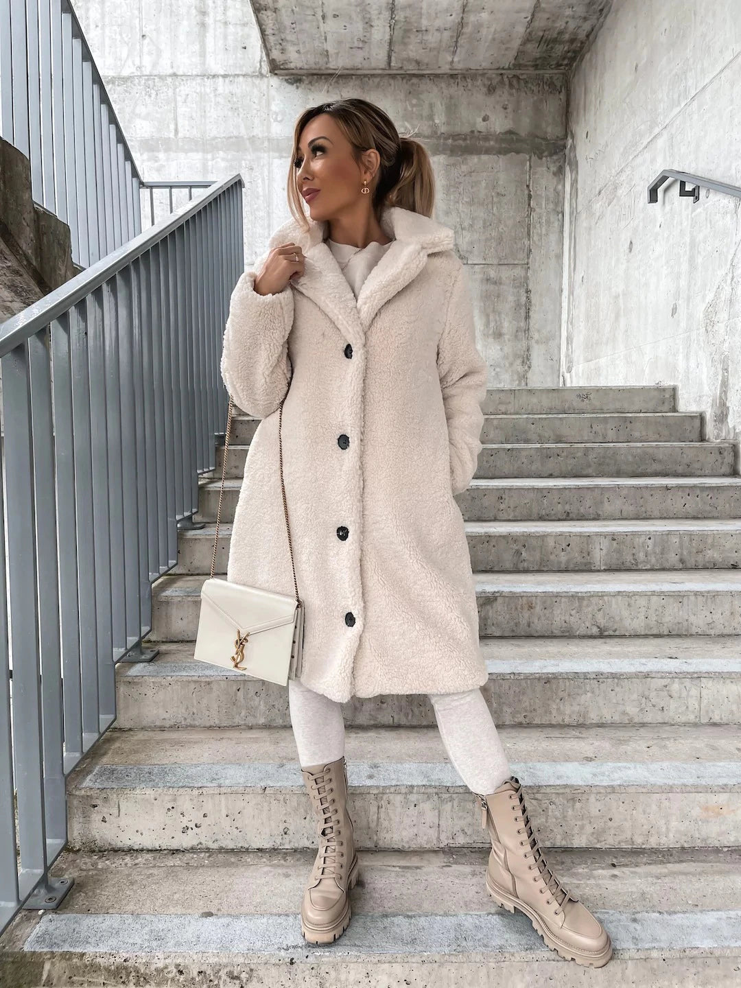 Damen Wintermantel lang – eleganter Wollmantel mit Knöpfen