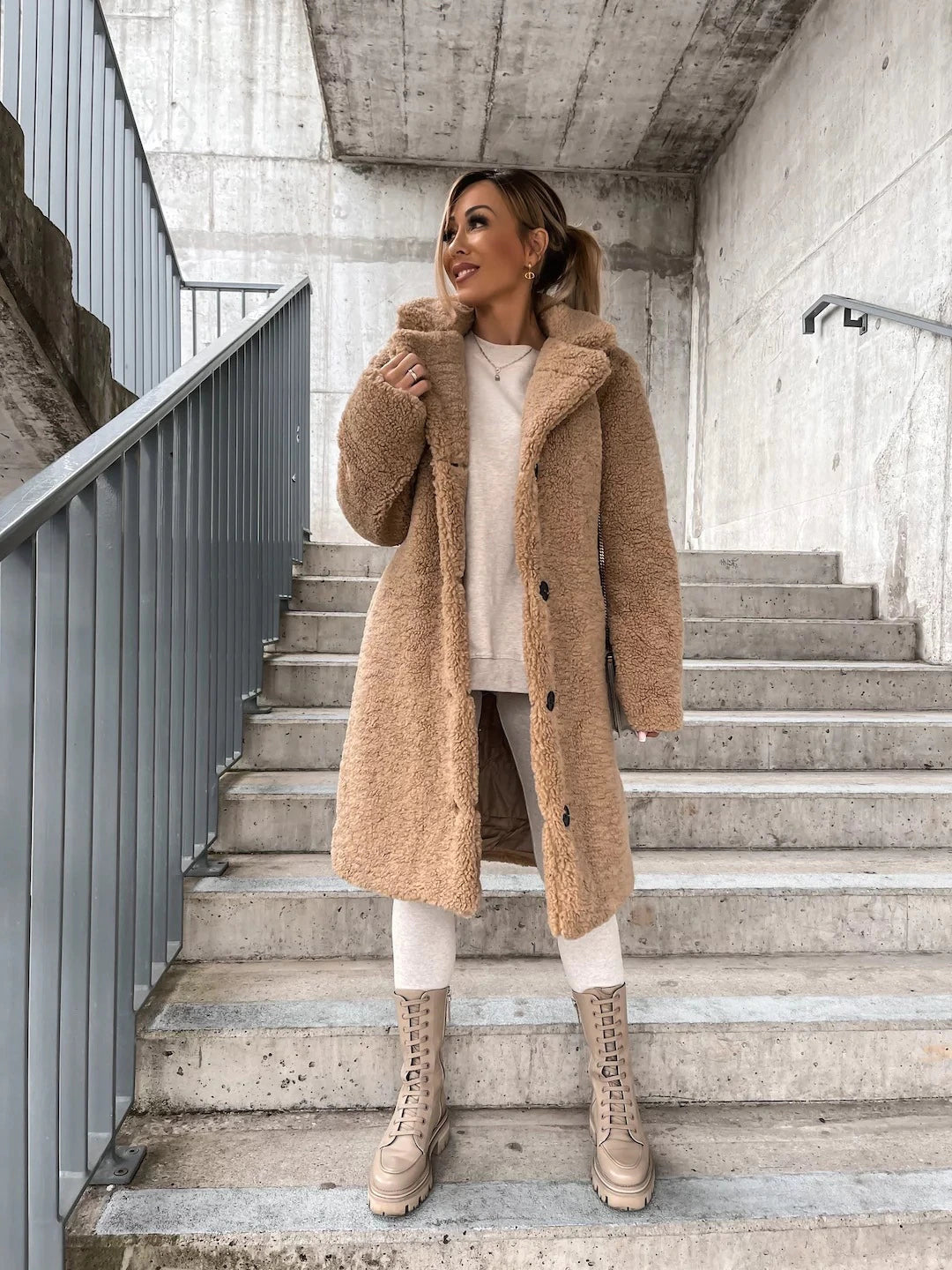 Damen Wintermantel lang – eleganter Wollmantel mit Knöpfen