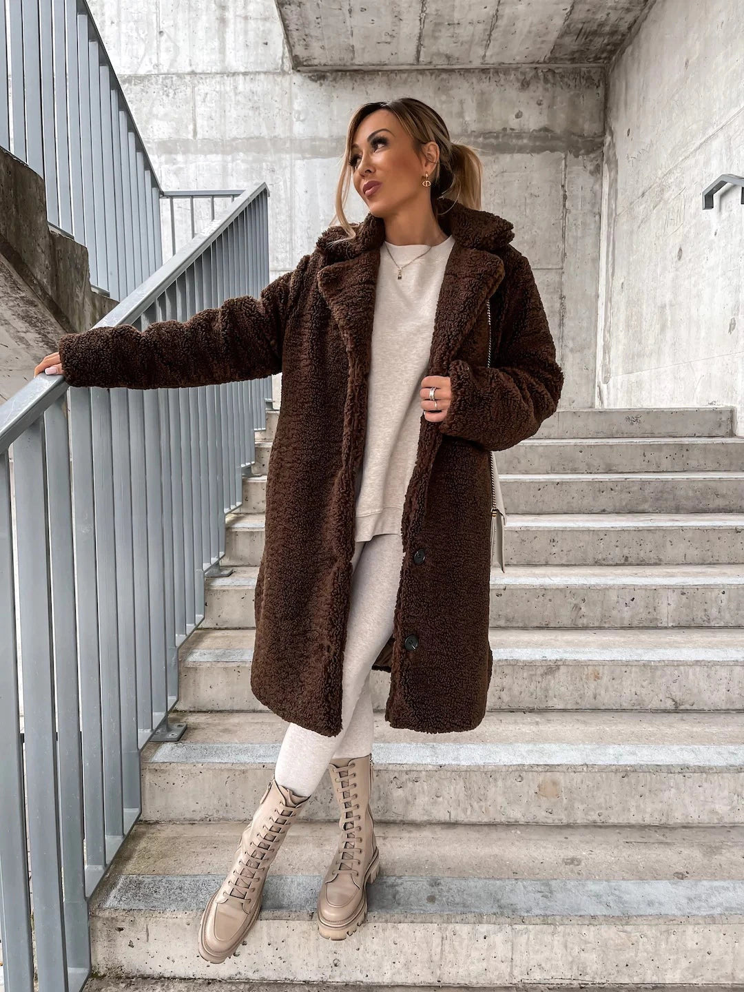 Damen Wintermantel lang – eleganter Wollmantel mit Knöpfen
