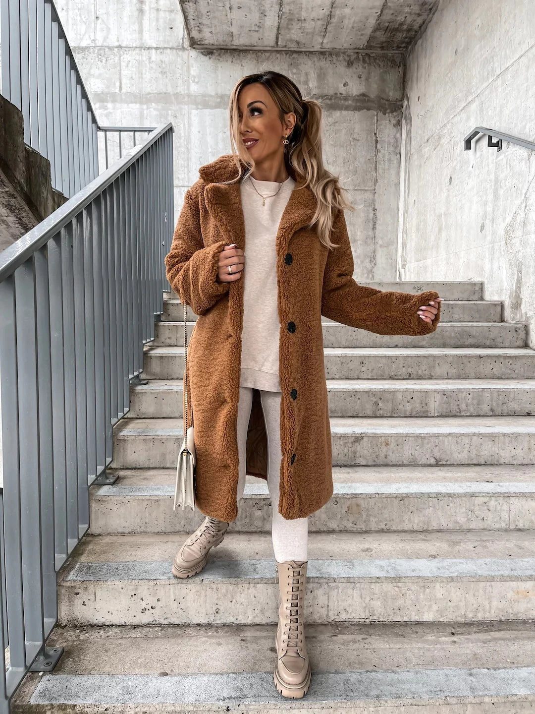 Damen Wintermantel lang – eleganter Wollmantel mit Knöpfen