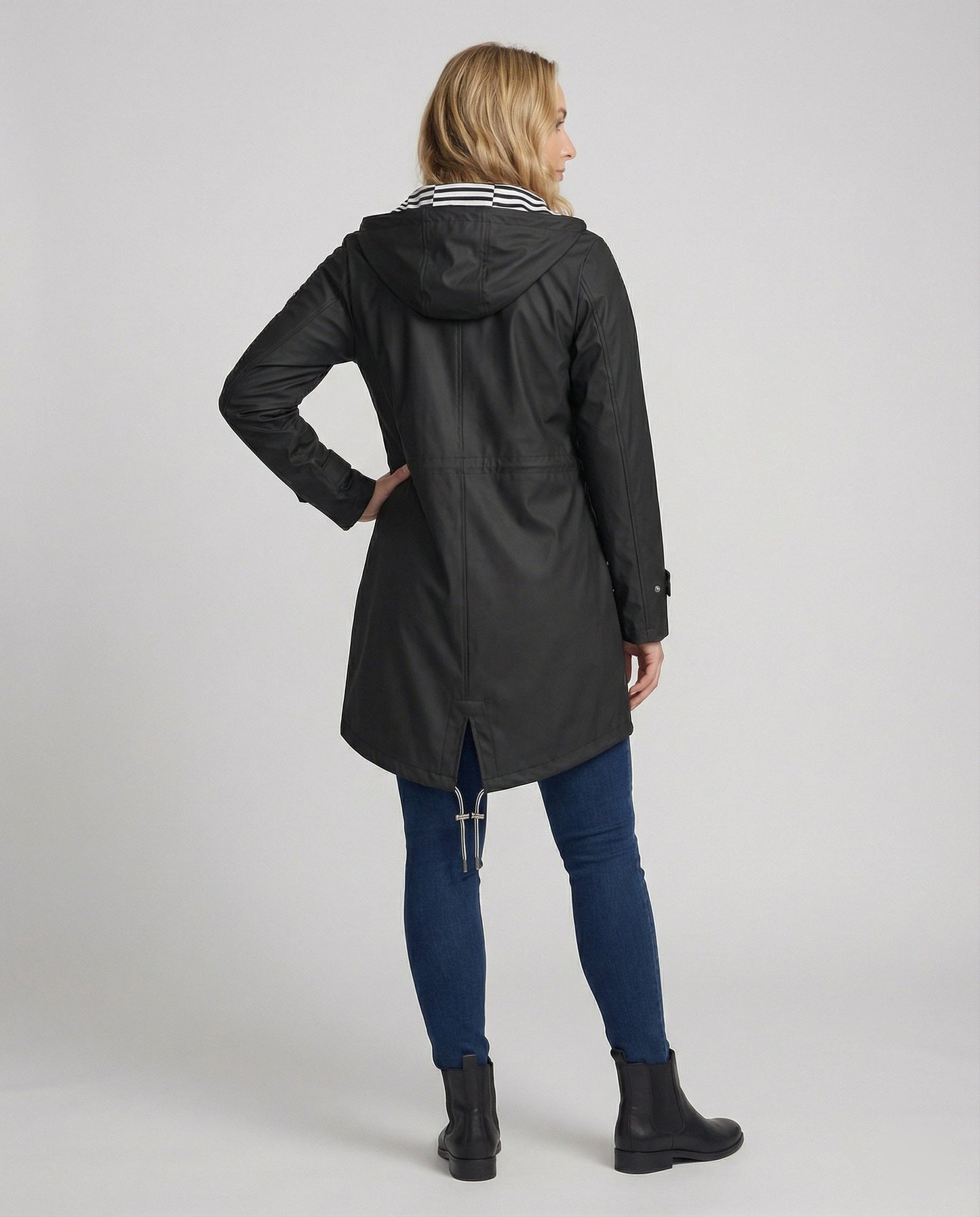 Wasserabweisende Jacke mit Kapuze aus Polyamid – leichte Übergangsjacke