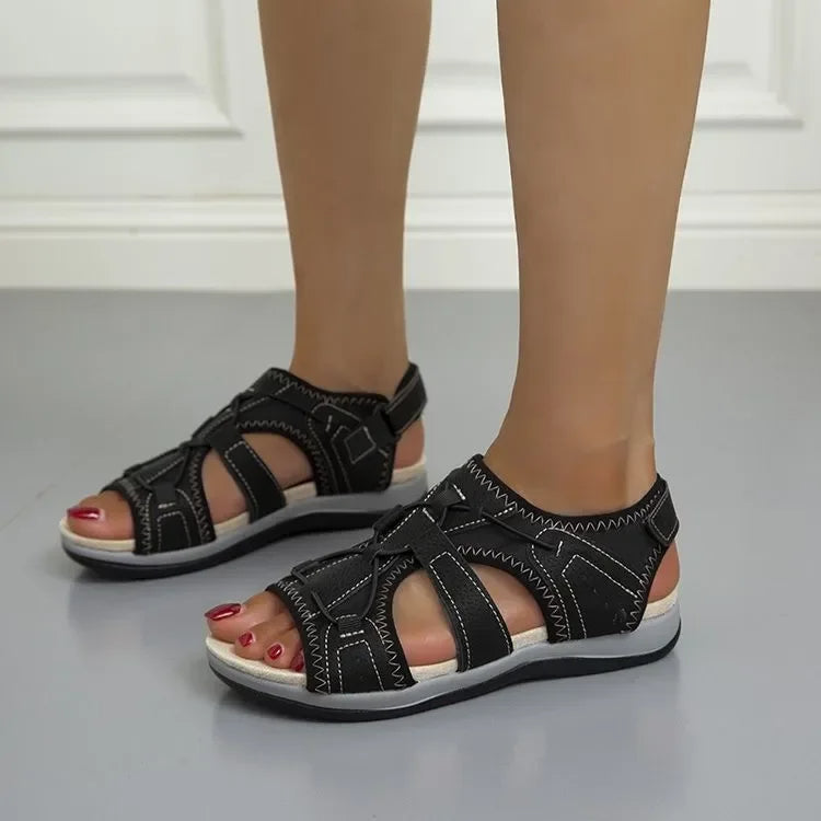 Bequeme Sandalen mit verstellbaren Riemen – luftige Sommersandalen