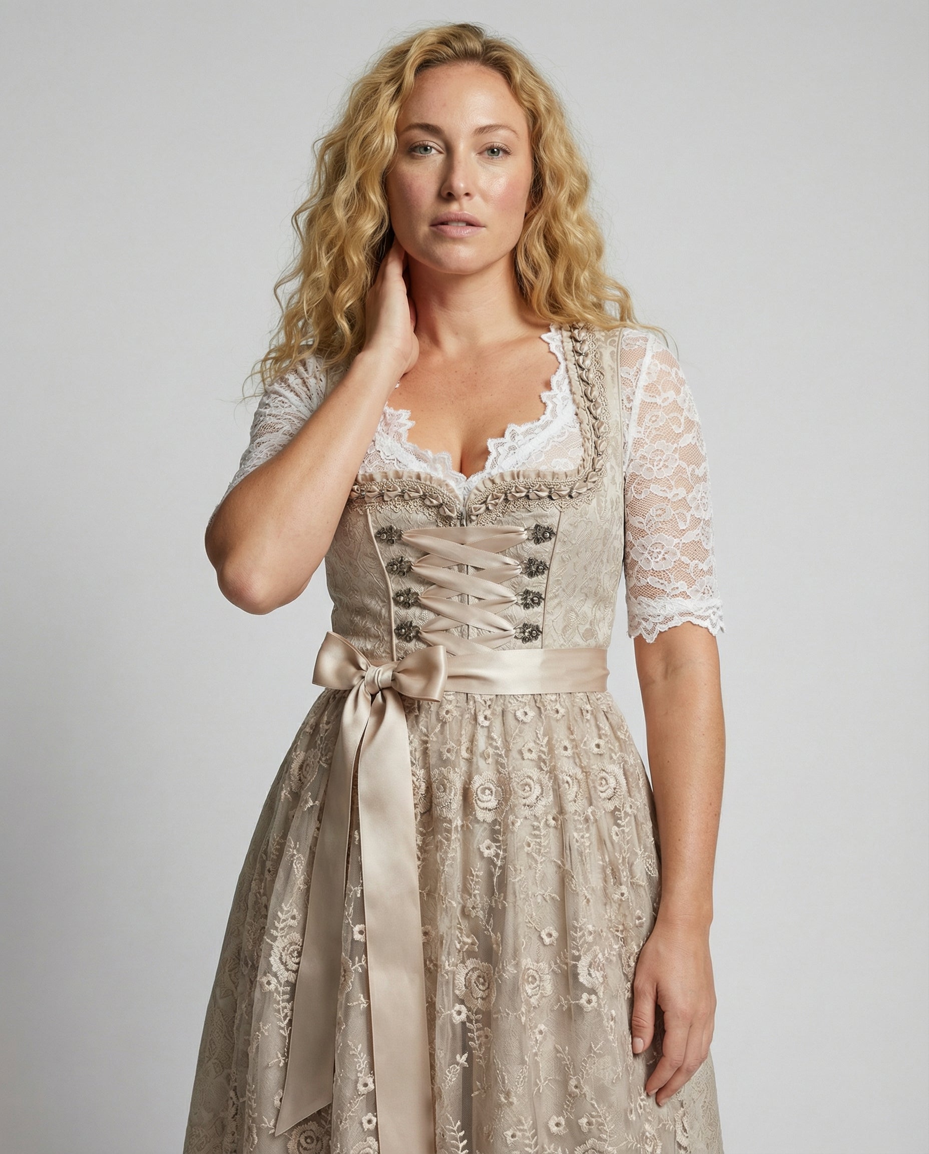 Dirndl Damen mit floralem Jacquard-Mieder