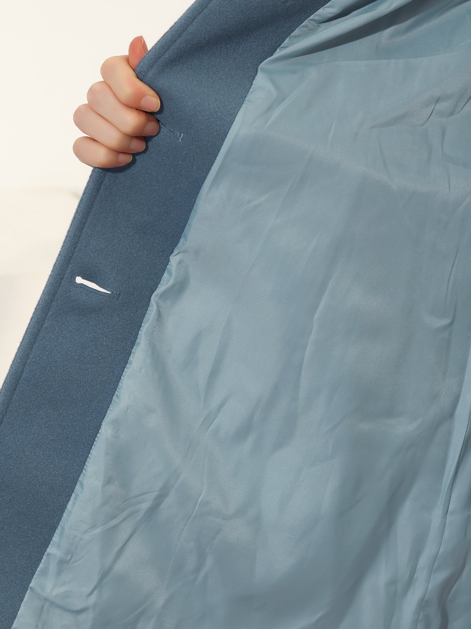 Einreihiger Winter-Trenchcoat Damen aus Wolle – Detailansicht