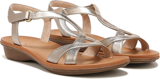 Elegante metallische Sandalen mit gekreuzten Riemen und bequemem flachem Absatz