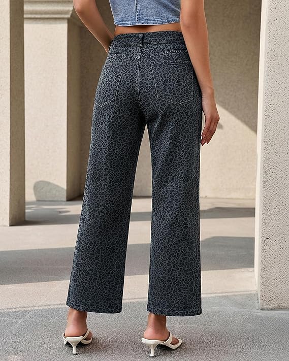 Moderne Jeans mit markantem Leopardenmuster und geradem Bein-Schnitt