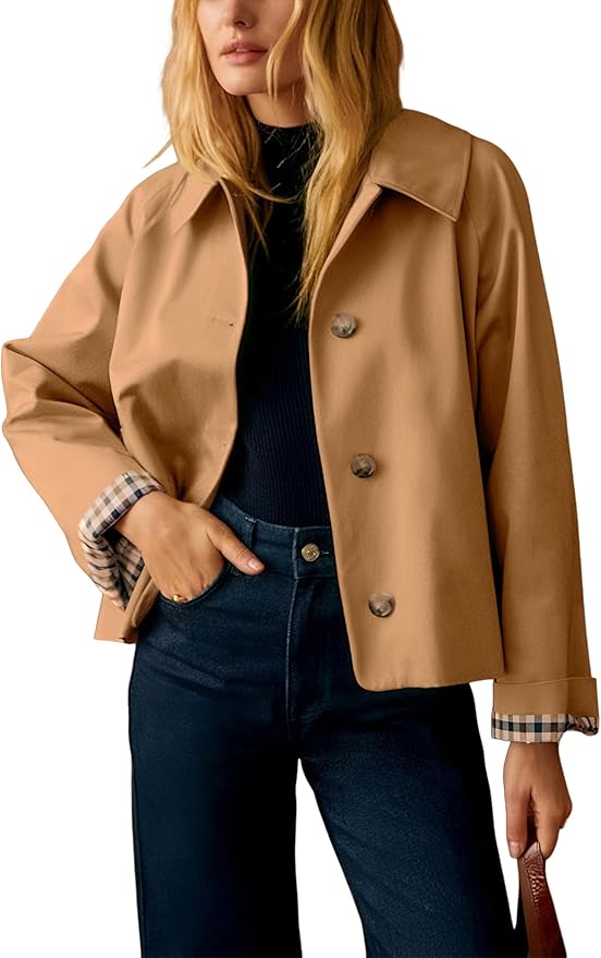 Stilvolle Kurzjacke mit klassischer Knopfleiste und dezentem Karo-Innenfutter