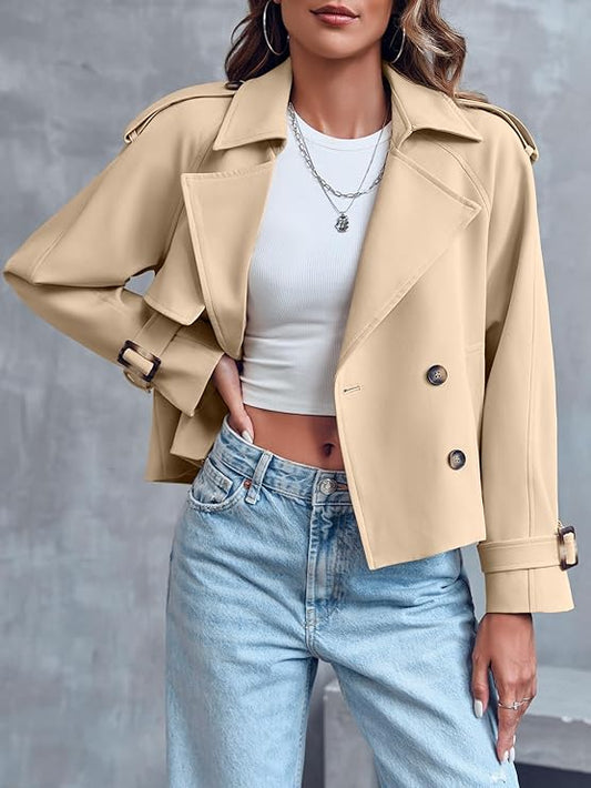 Klassische Kurzjacke im Trenchcoat-Stil mit eleganter Doppelknopfreihe und Schulterriegeln