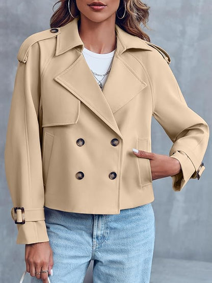 Klassische Kurzjacke im Trenchcoat-Stil mit eleganter Doppelknopfreihe und Schulterriegeln