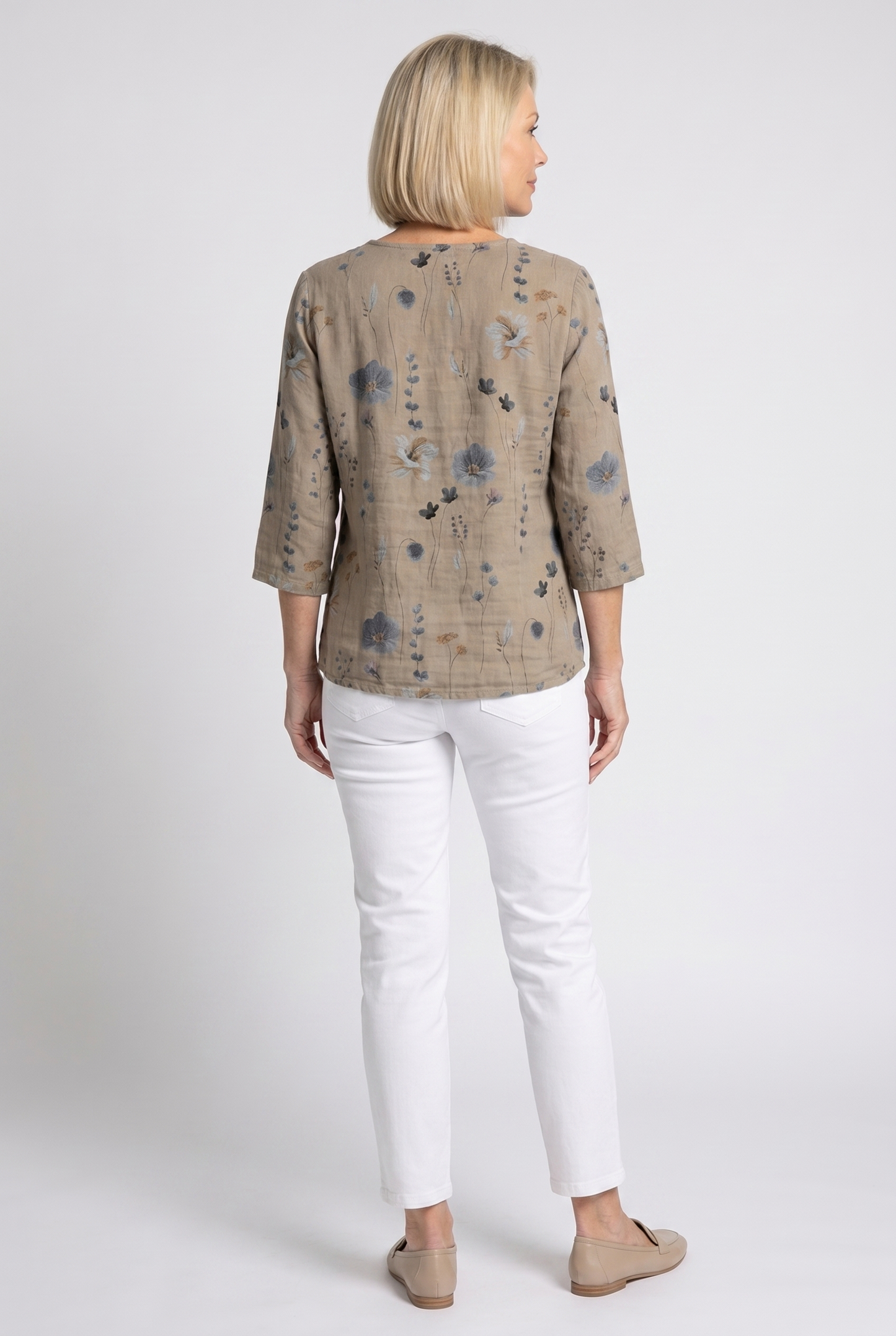 Blumenbluse mit V-Ausschnitt – luftige Bluse mit 3/4-Arm aus Leinenmischung